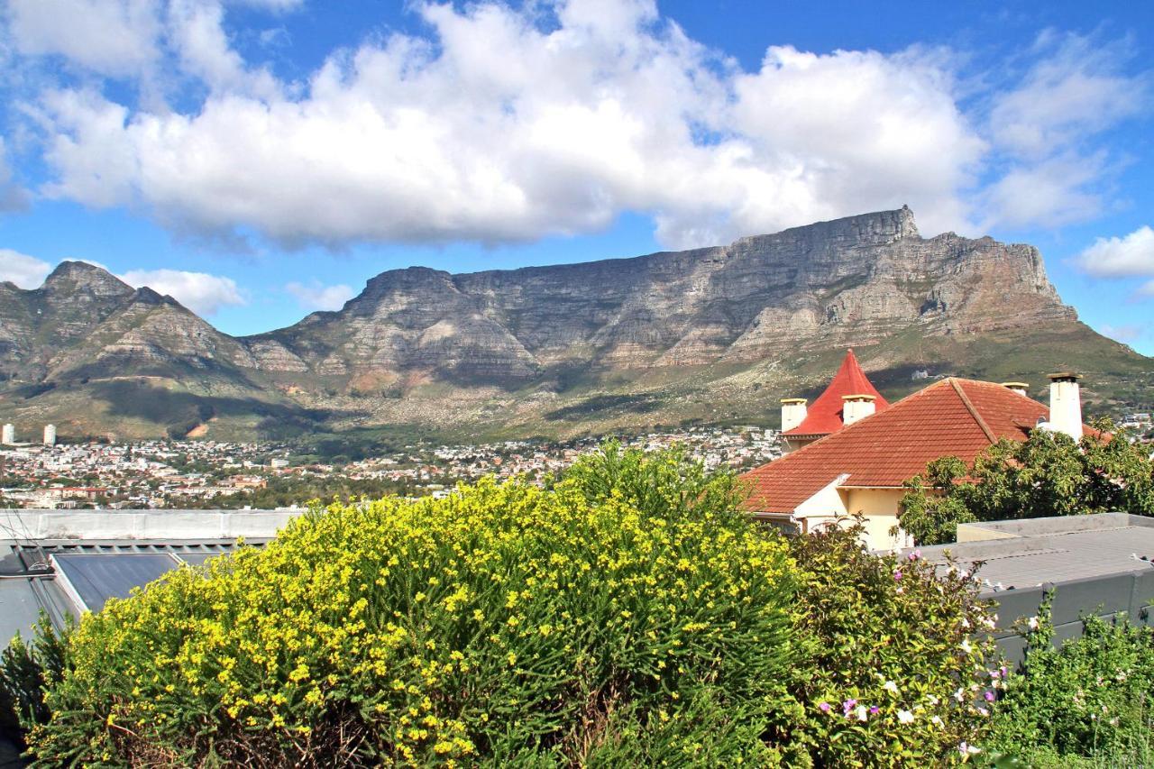Bergzicht Guesthouse Cape Town Exterior photo
