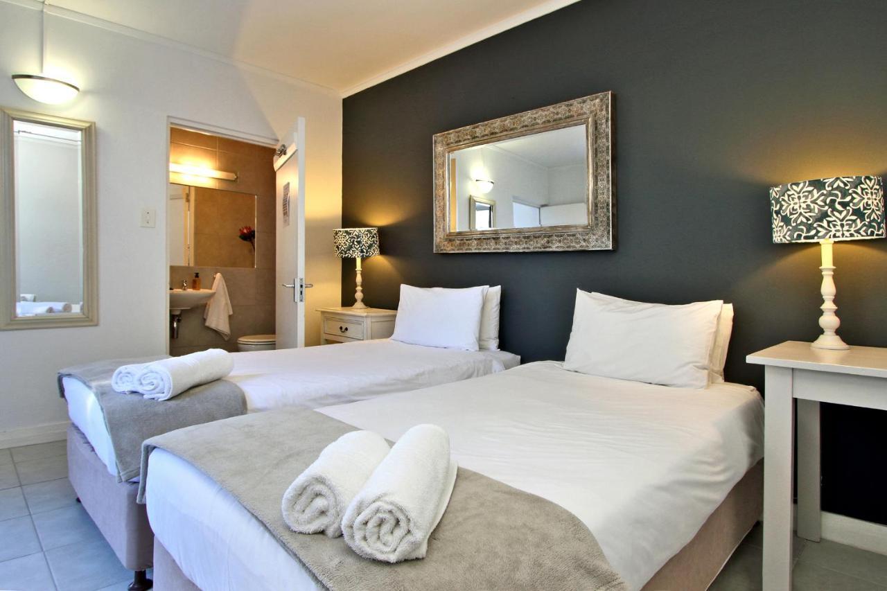 Bergzicht Guesthouse Cape Town Exterior photo
