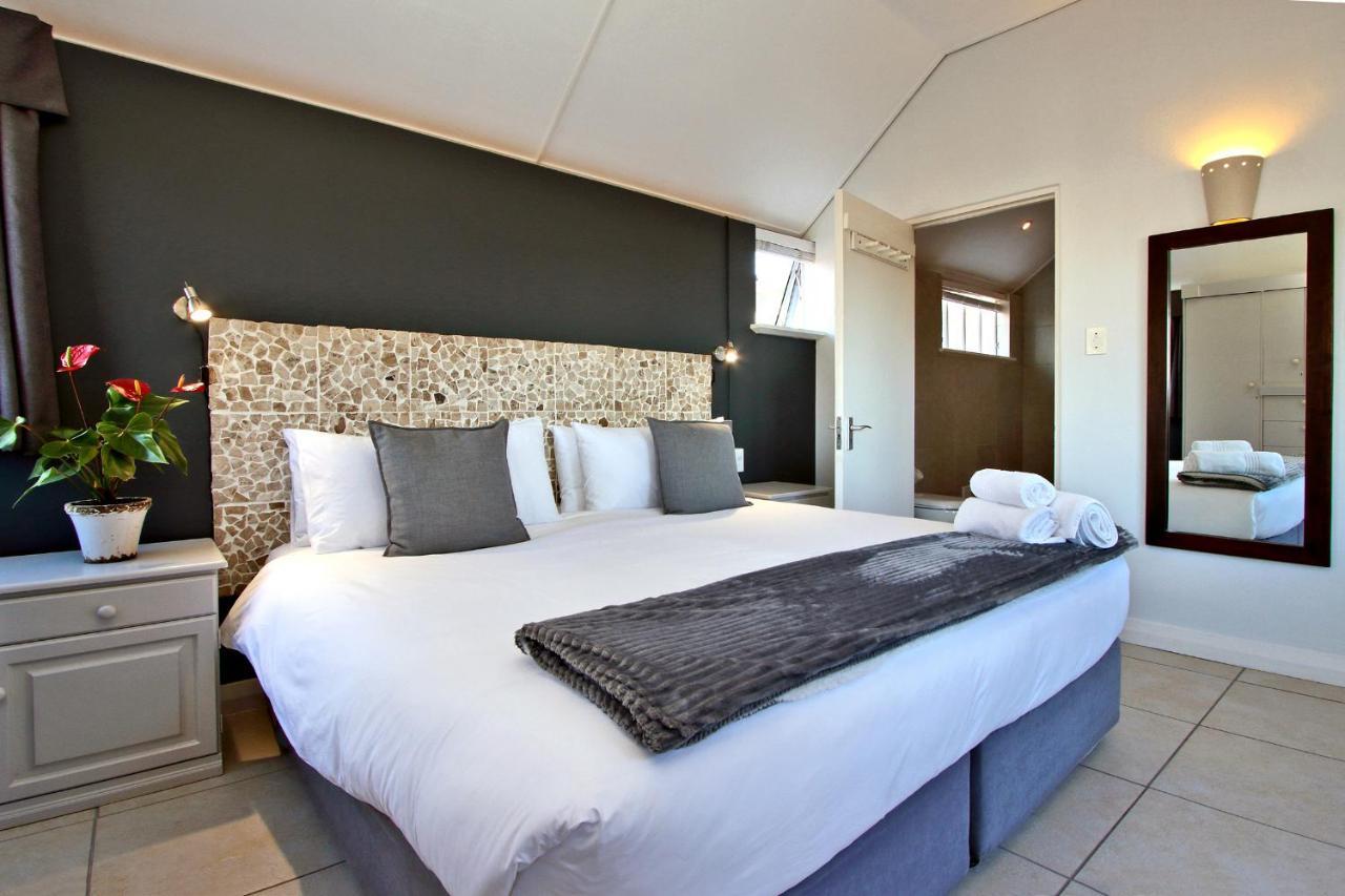 Bergzicht Guesthouse Cape Town Exterior photo