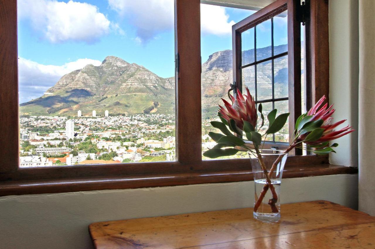 Bergzicht Guesthouse Cape Town Exterior photo