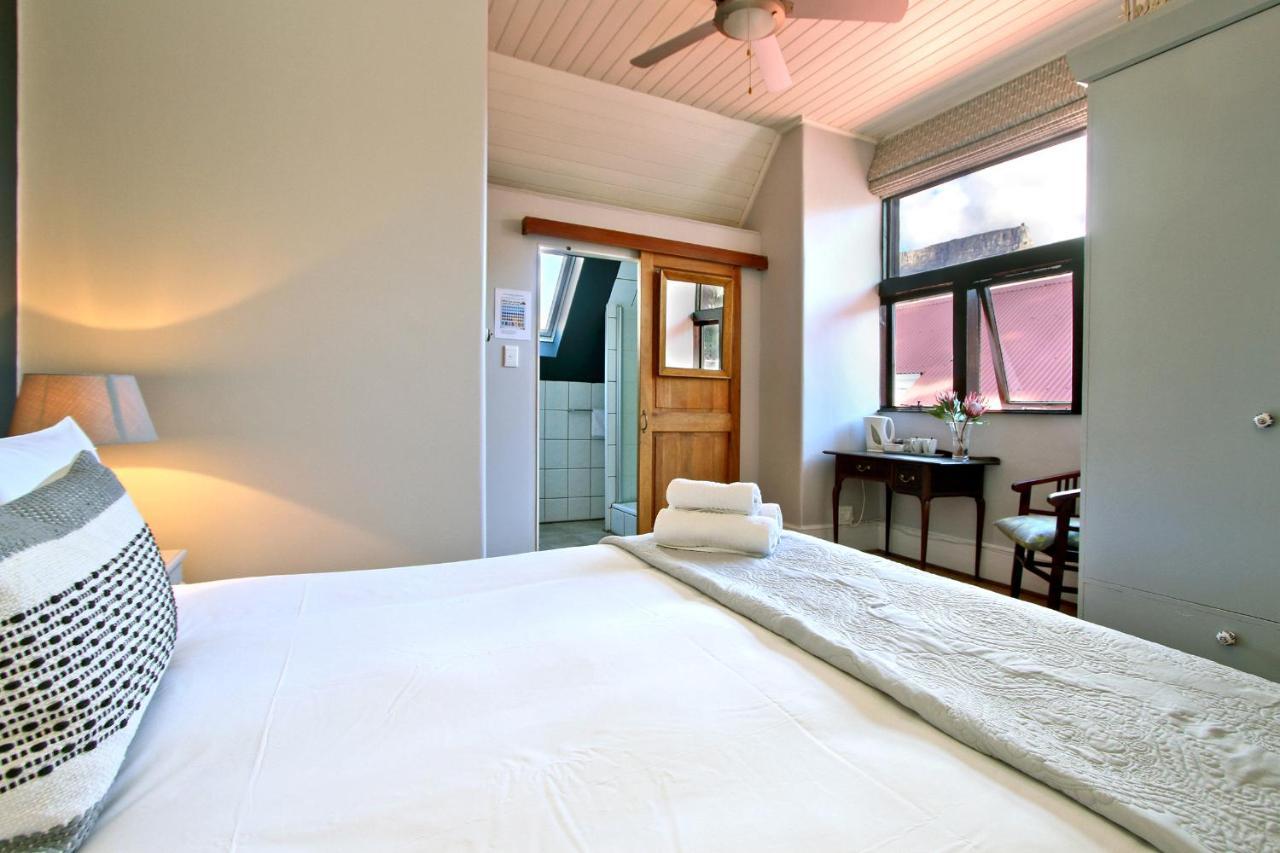 Bergzicht Guesthouse Cape Town Exterior photo