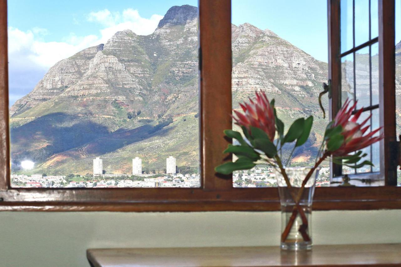 Bergzicht Guesthouse Cape Town Exterior photo