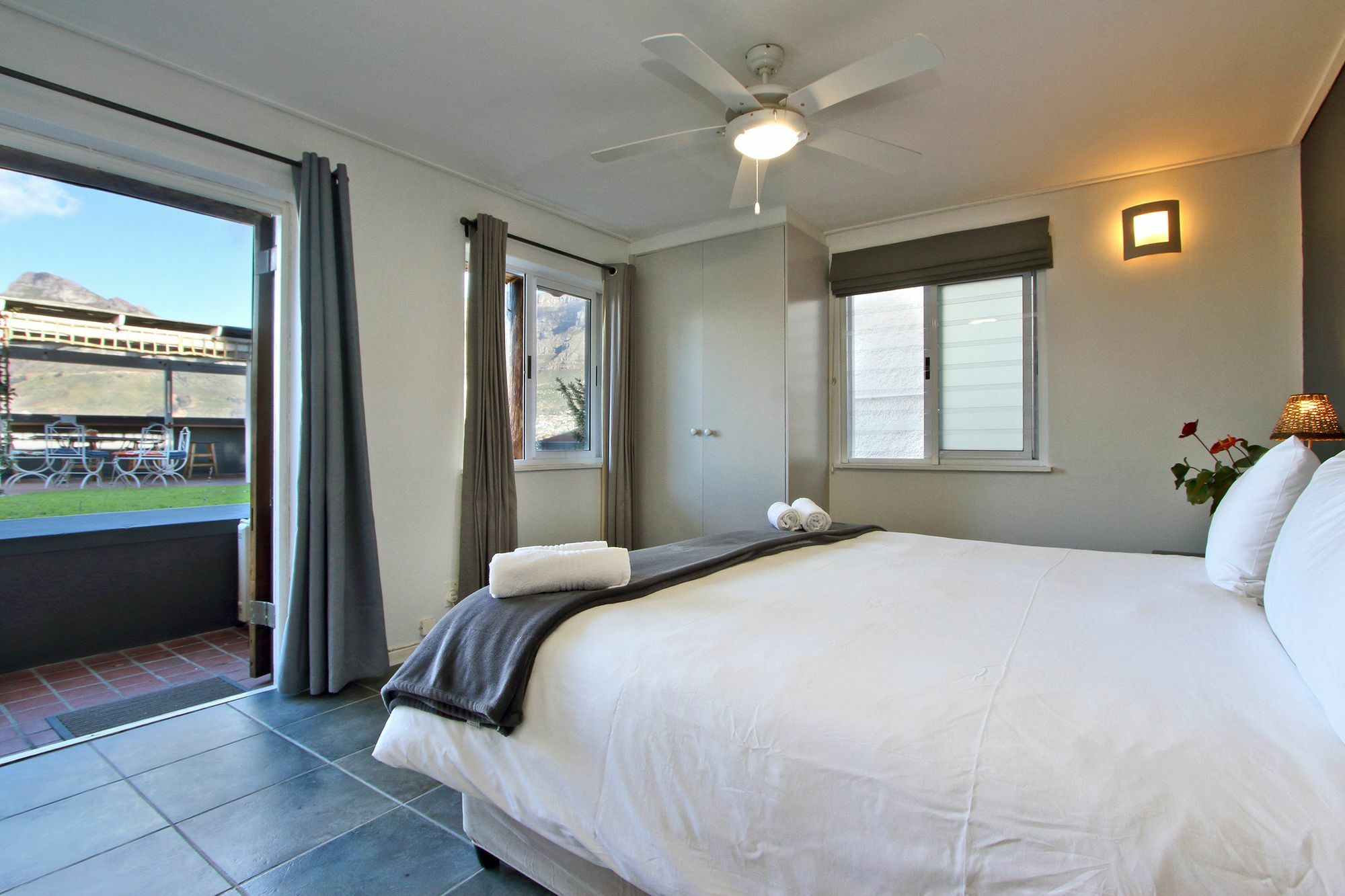 Bergzicht Guesthouse Cape Town Exterior photo