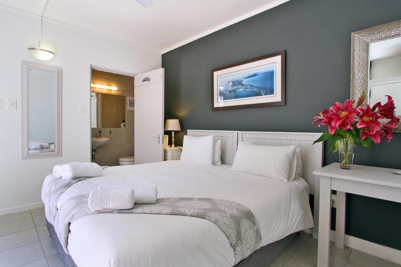 Bergzicht Guesthouse Cape Town Exterior photo