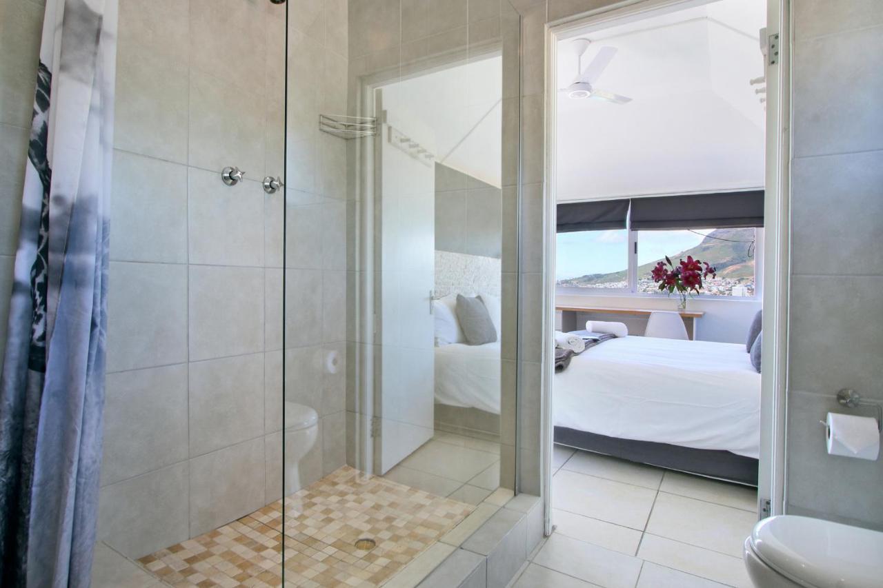 Bergzicht Guesthouse Cape Town Exterior photo